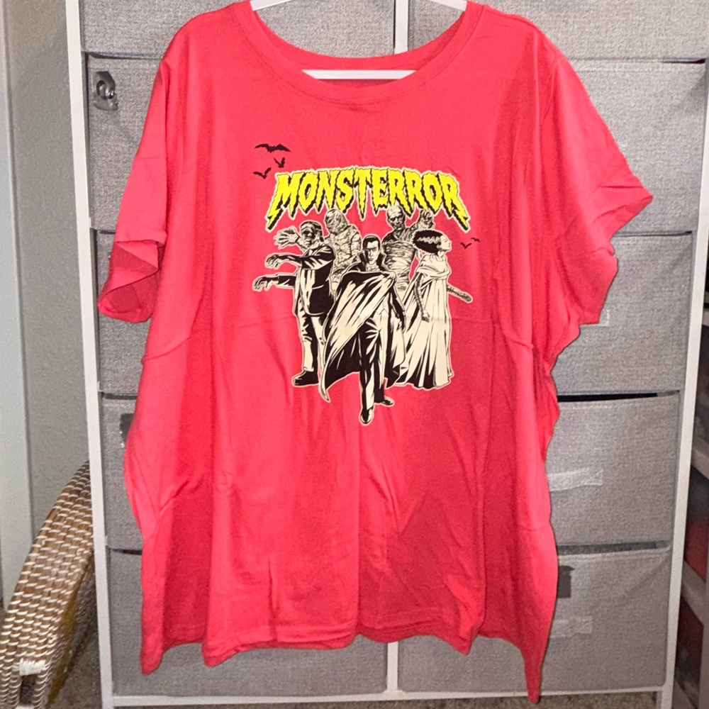 Torrid Universal Monsters graphic tee size 4